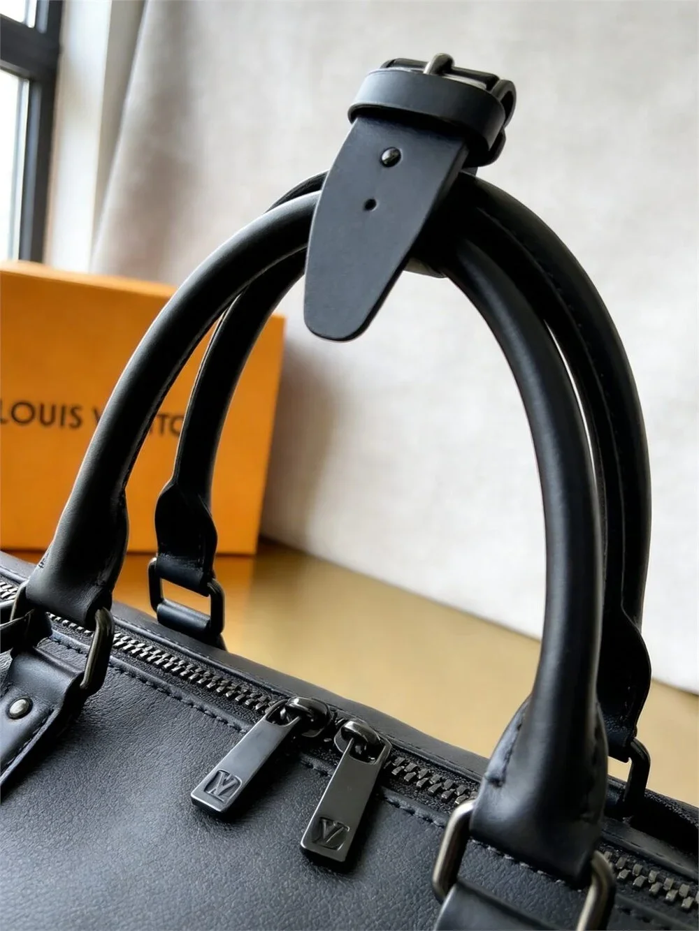 Louis Vuitton Keepall Bandoulière 50 Aerogram Black